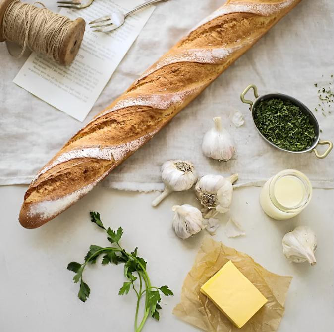 Công thức làm bánh mì bơ tỏi giòn rụm, thơm nức của người Hàn