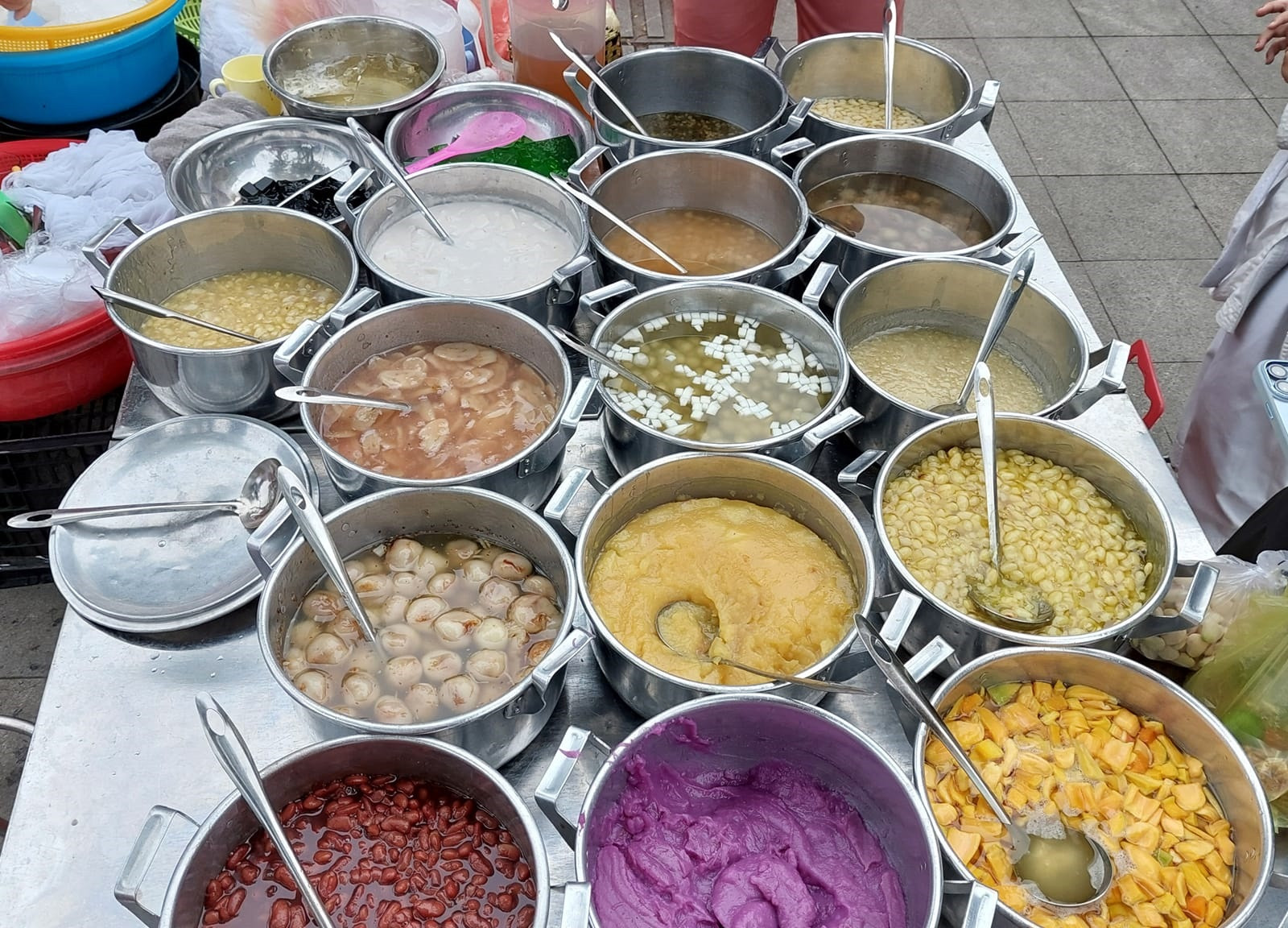 Chè heo quay vừa mặn vừa ngọt lạ miệng ở Huế, giá chỉ hơn cốc trà