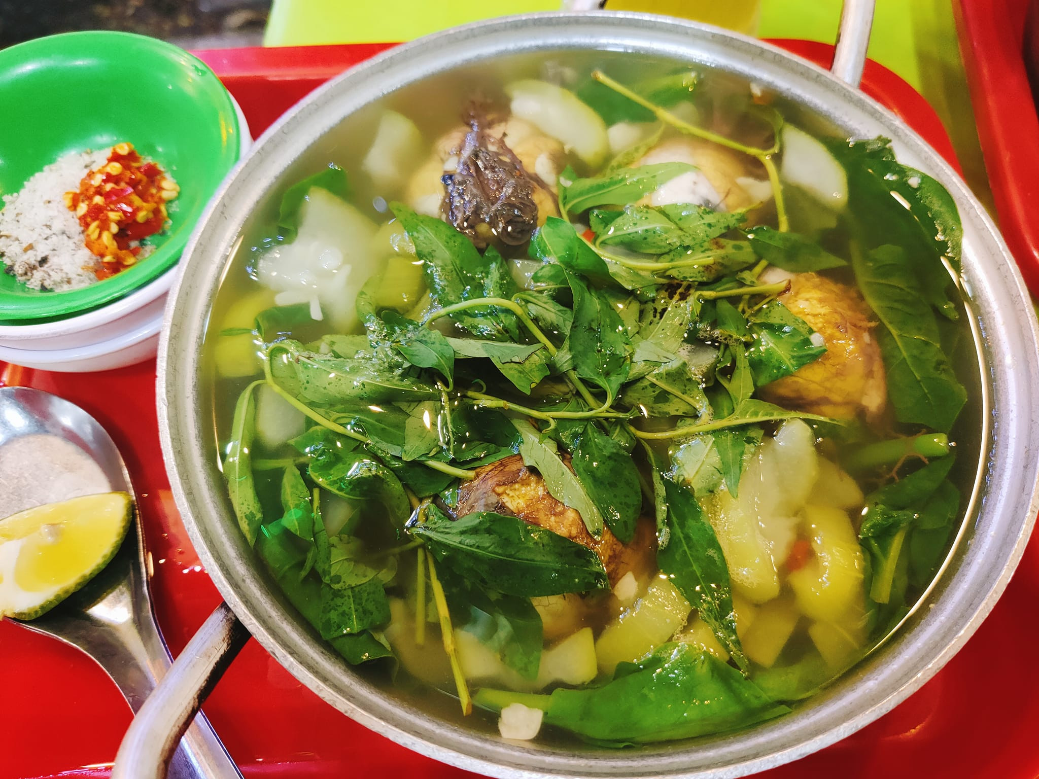 Trứng vịt lộn um bầu vừa ngon vừa bổ, được mệnh danh là món ăn thần dược ở Huế