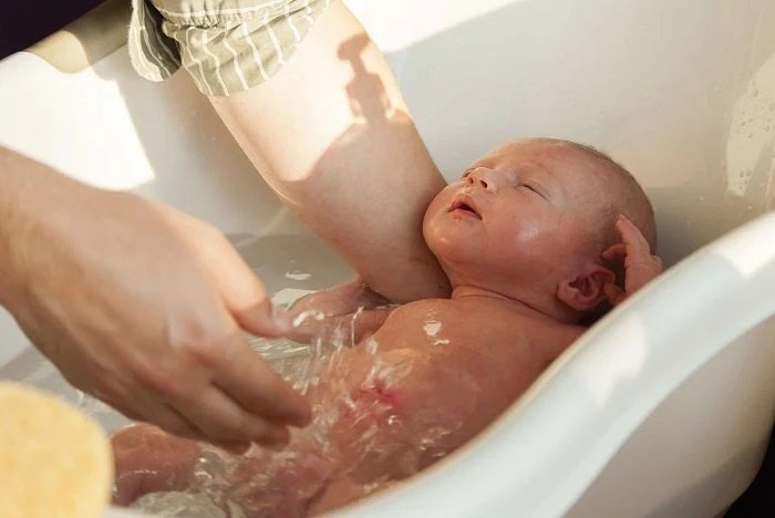 9 thời điểm cha mẹ không nên tắm cho trẻ kẻo hậu quả khó lường
