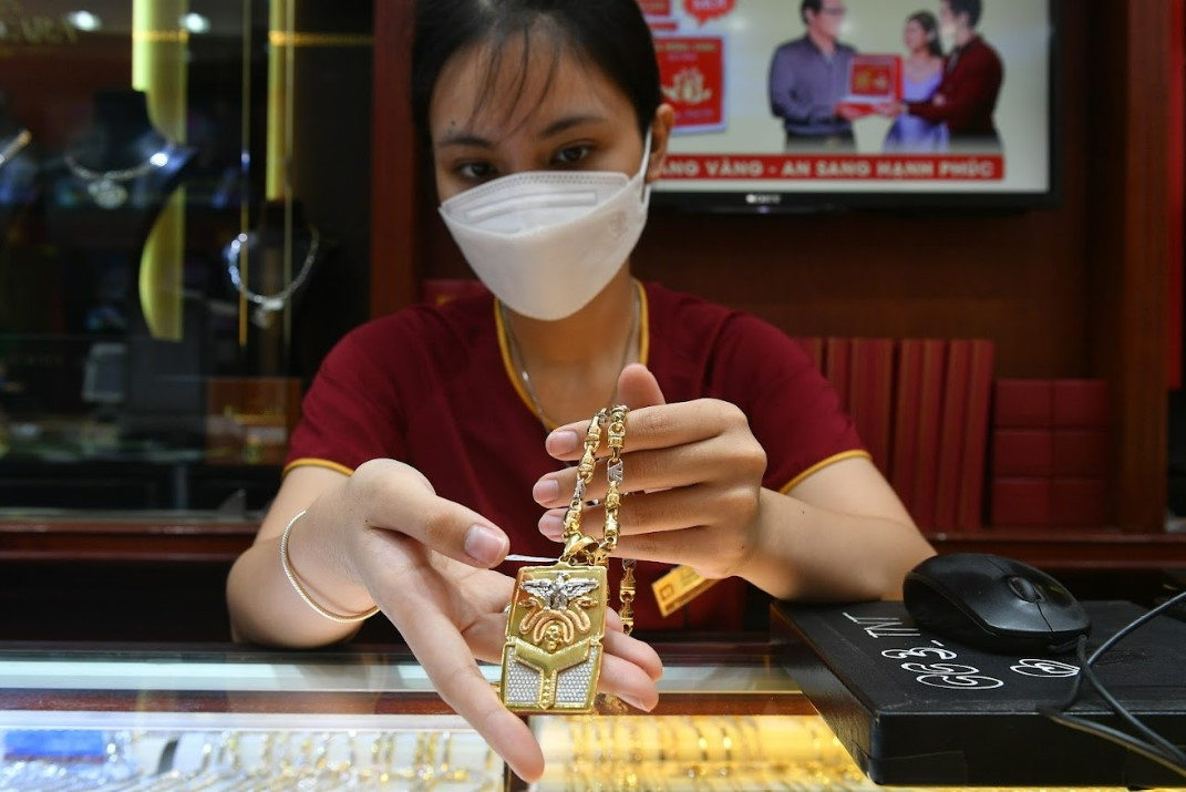 Giá vàng miếng diễn biến trái chiều