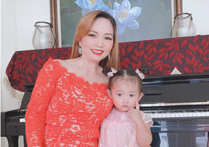 Lấy chồng trẻ, Khánh Thi giữ 'lửa' hôn nhân bằng tuyệt chiêu nịnh khéo mẹ chồng