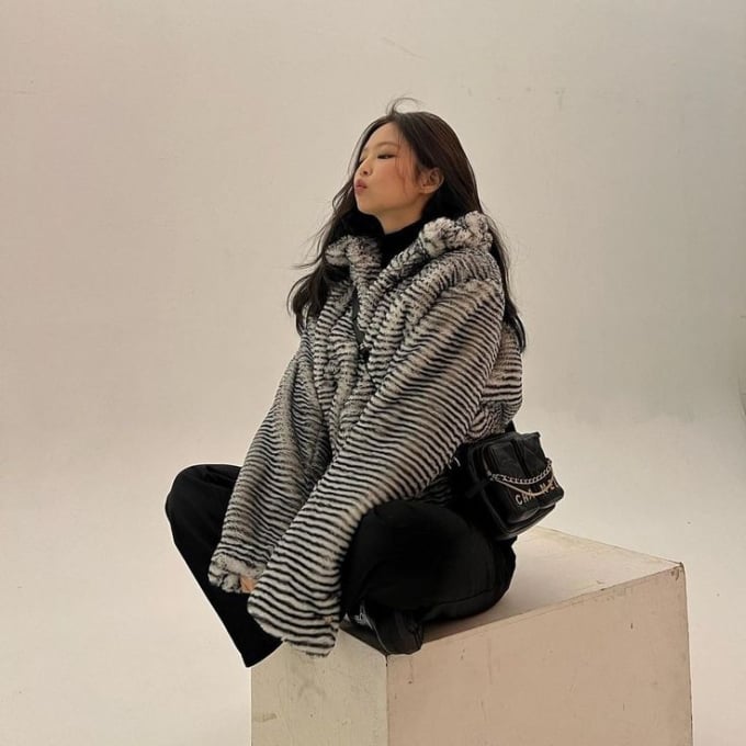 Jennie và hàng loạt kiểu áo khoác vừa ấm vừa sang giúp nâng tầm phong cách ngày đông