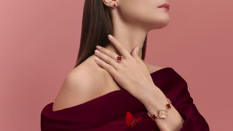 Van Cleef & Arpels bổ sung 4 thiết kế mới vào BST Alhambra biểu tượng