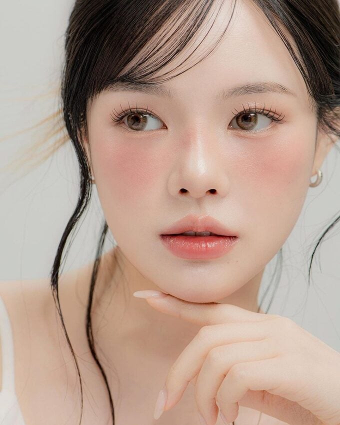 Xu hướng trang điểm Nhật với đôi má ửng hồng