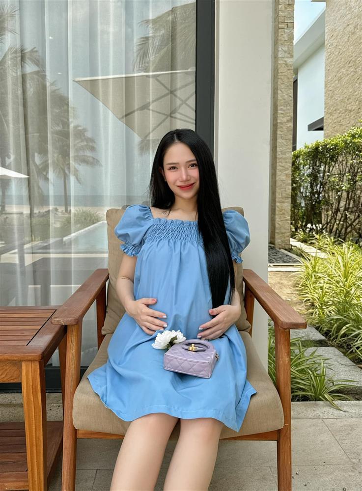 Joyce Phạm khoe ảnh mang thai lần 3, sắc vóc mẹ bầu gen Z gây chú ý