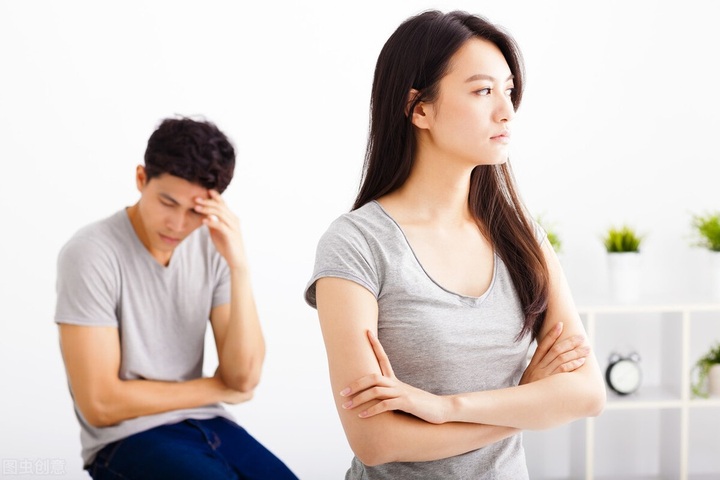 Chồng sắp cưới của tôi vẫn ngủ qua đêm ở nhà vợ cũ
